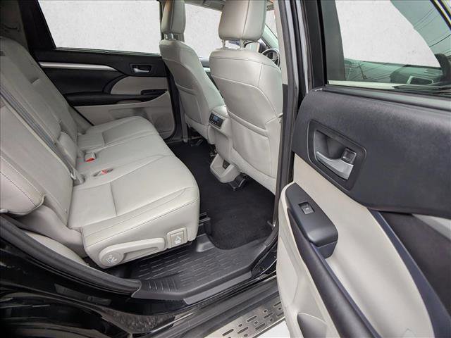 Used 2016 Toyota Highlander XLE image 12