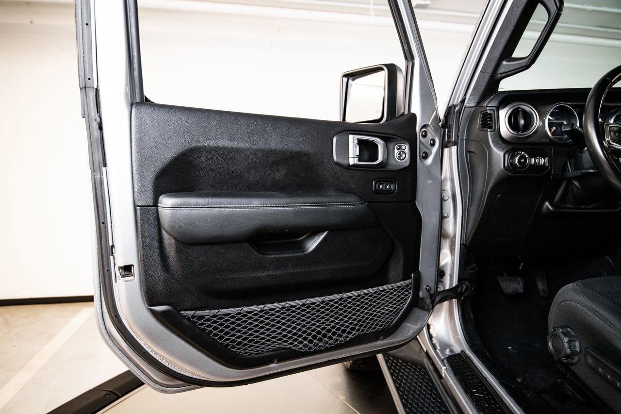 Used 2020 Jeep Wrangler Unlimited Sahara AWD/4WD image 22