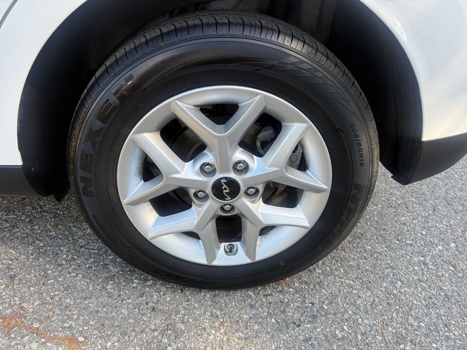 Used 2025 Kia Soul LX w/ LX Technology Package FWD image 25
