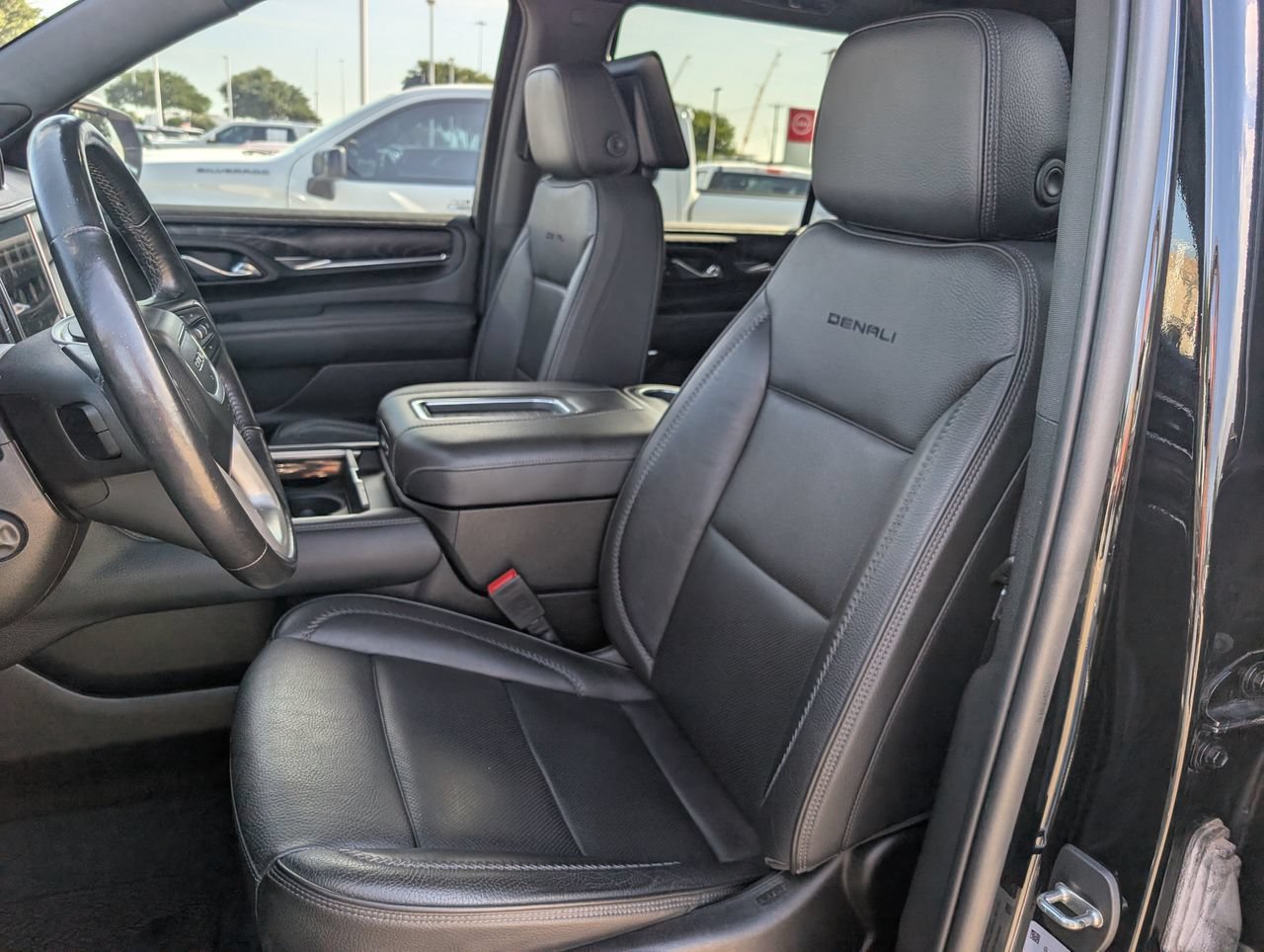 Used 2021 GMC Yukon Denali w/ Denali Premium Package AWD/4WD image 22