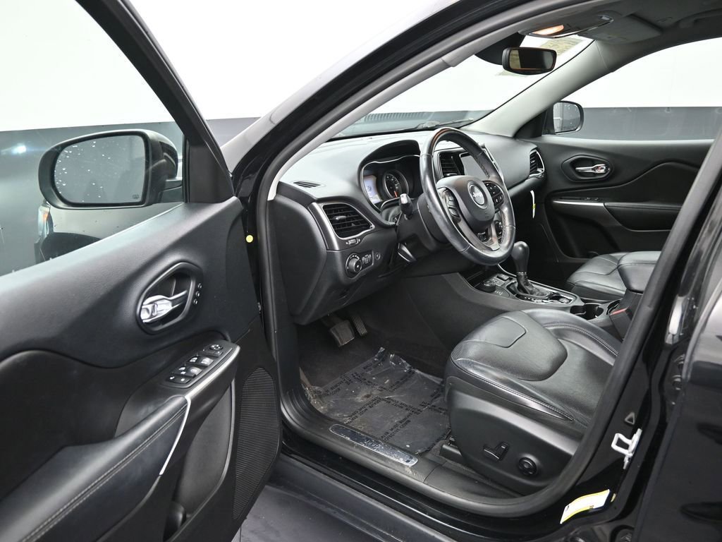 Used 2019 Jeep Cherokee Limited w/ Luxury Group AWD/4WD image 10