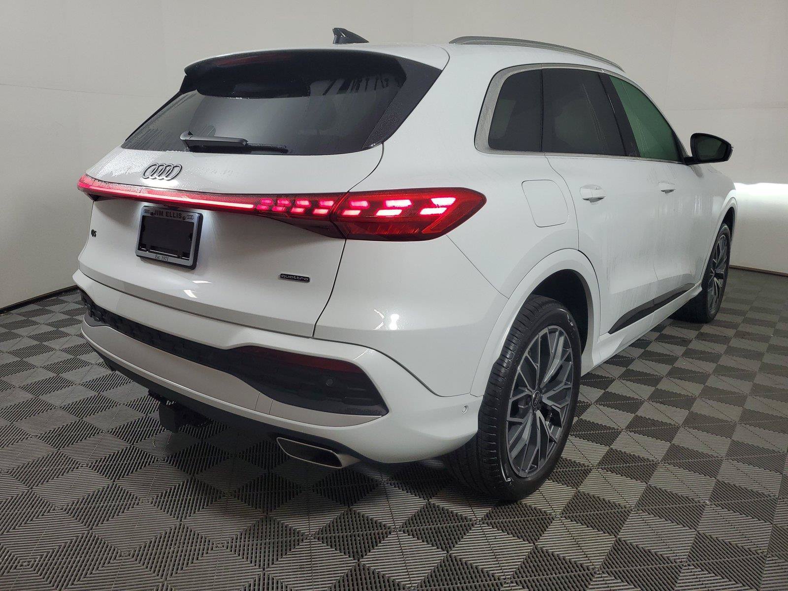 Used 2025 Audi Q5 Premium Plus AWD/4WD image 6