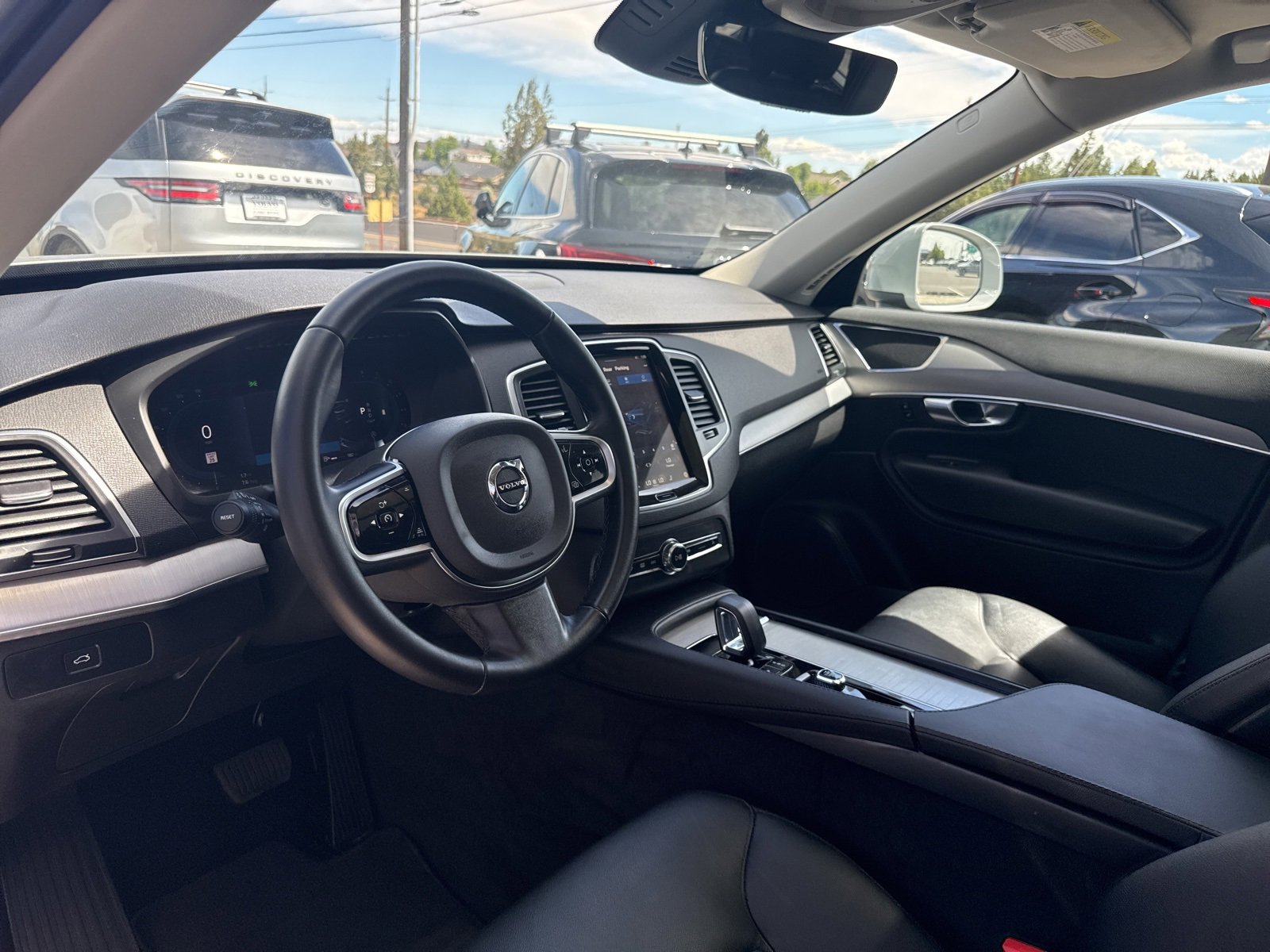 Used 2025 Volvo XC90 B5 Core image 22