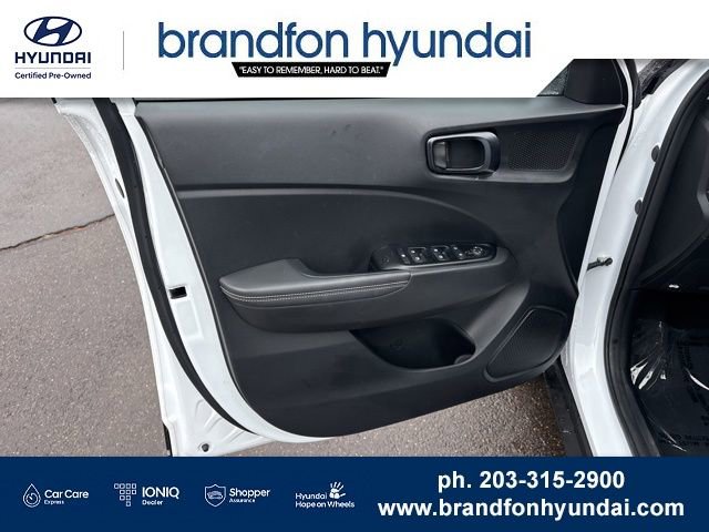 Certified 2025 Hyundai Venue Limited FWD image 11