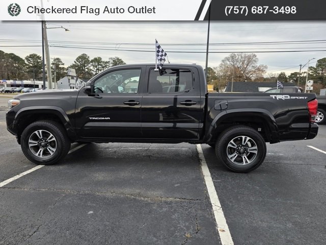 Used 2016 Toyota Tacoma TRD Sport image 3