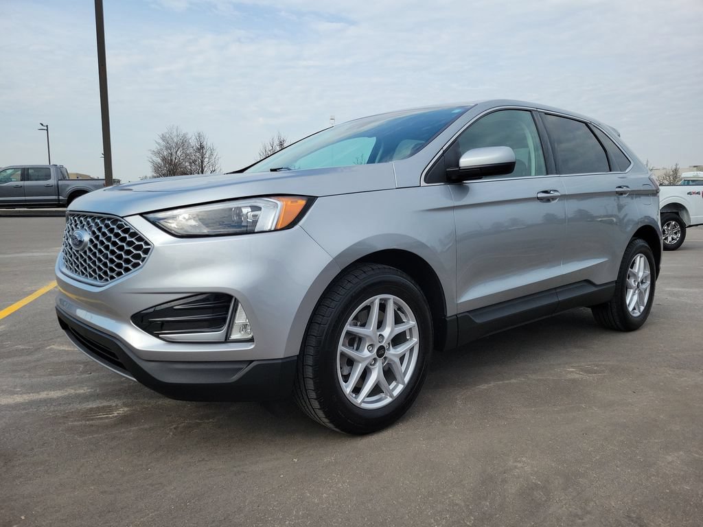 Used 2024 Ford Edge SEL w/ Convenience Package AWD/4WD image 2