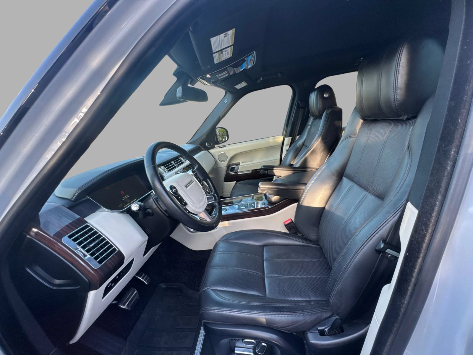 Used 2015 Land Rover Range Rover Supercharged AWD/4WD image 9