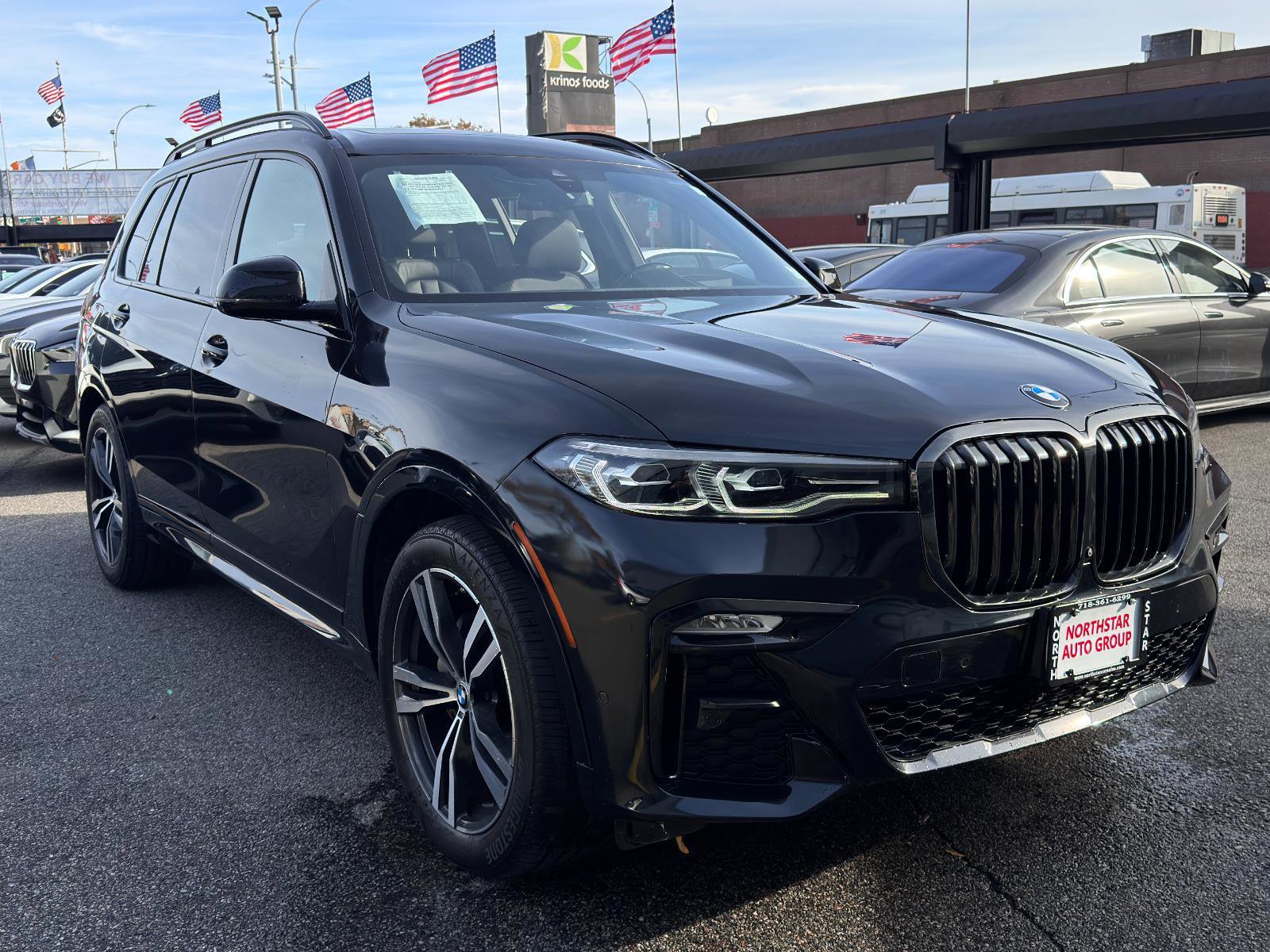 Used 2022 BMW X7 xDrive40i w/ M Sport Package image 3