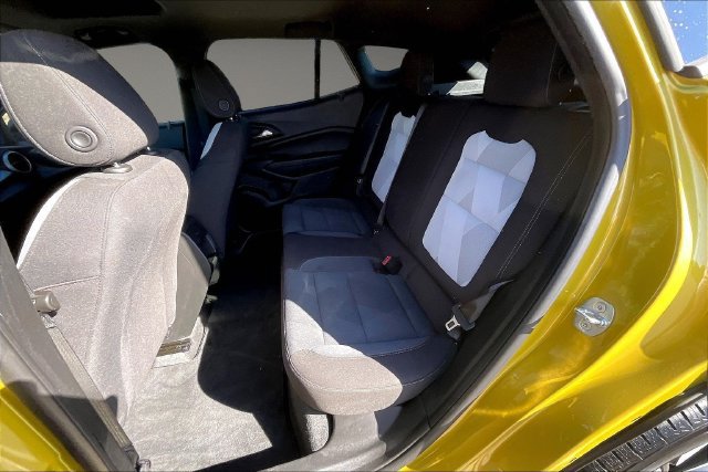 Used 2024 Chevrolet Trax RS w/ Sunroof Package FWD image 24