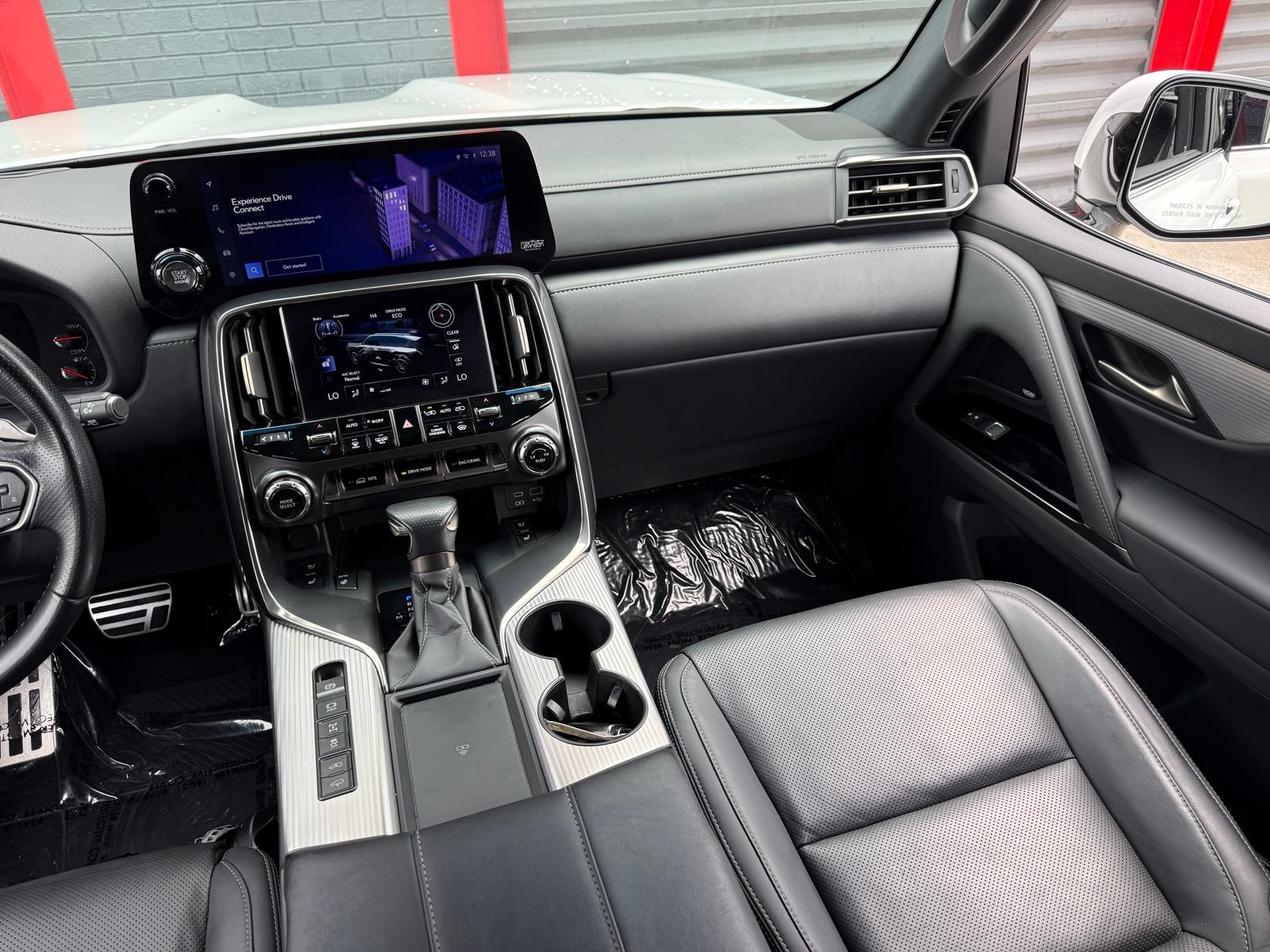 Used 2023 Lexus LX 600 F Sport w/ Accessory Package (Z1) AWD/4WD image 29