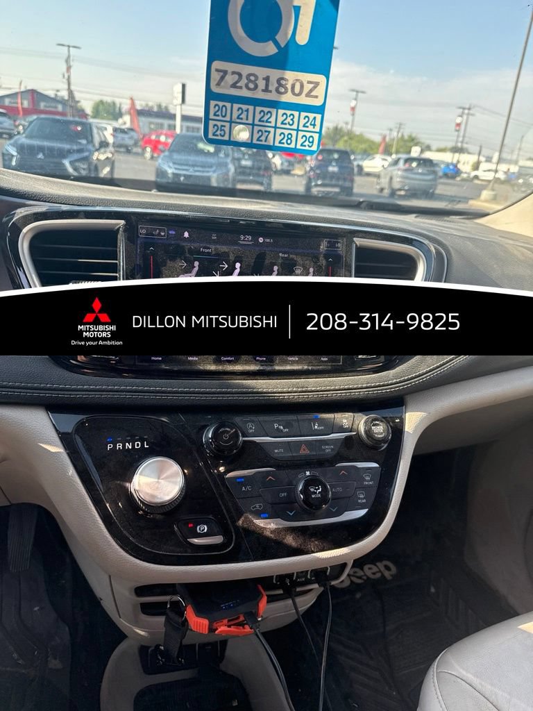 Used 2021 Chrysler Pacifica Touring-L FWD image 11