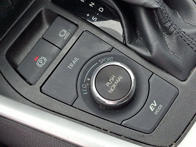 Used 2022 Toyota RAV4 XLE w/ Convenience Package AWD/4WD image 16