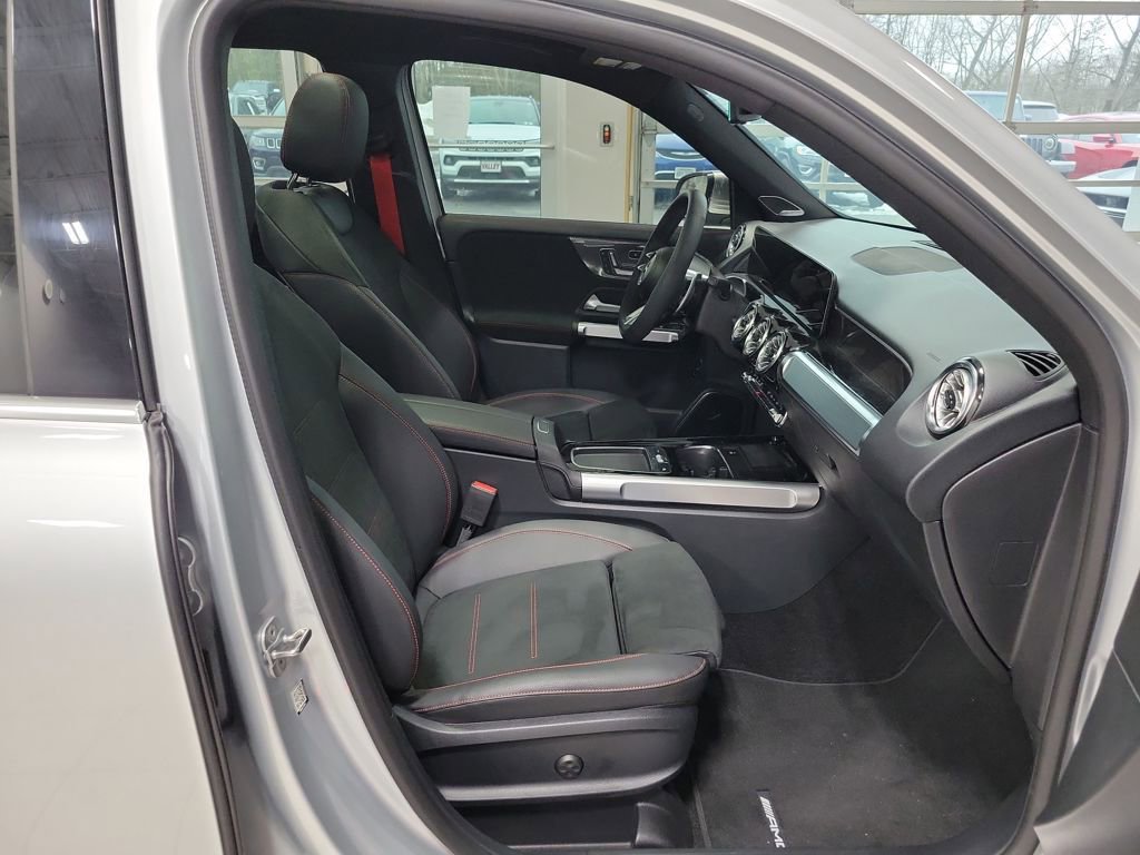 Used 2024 Mercedes-Benz GLB 35 AMG 4MATIC image 8