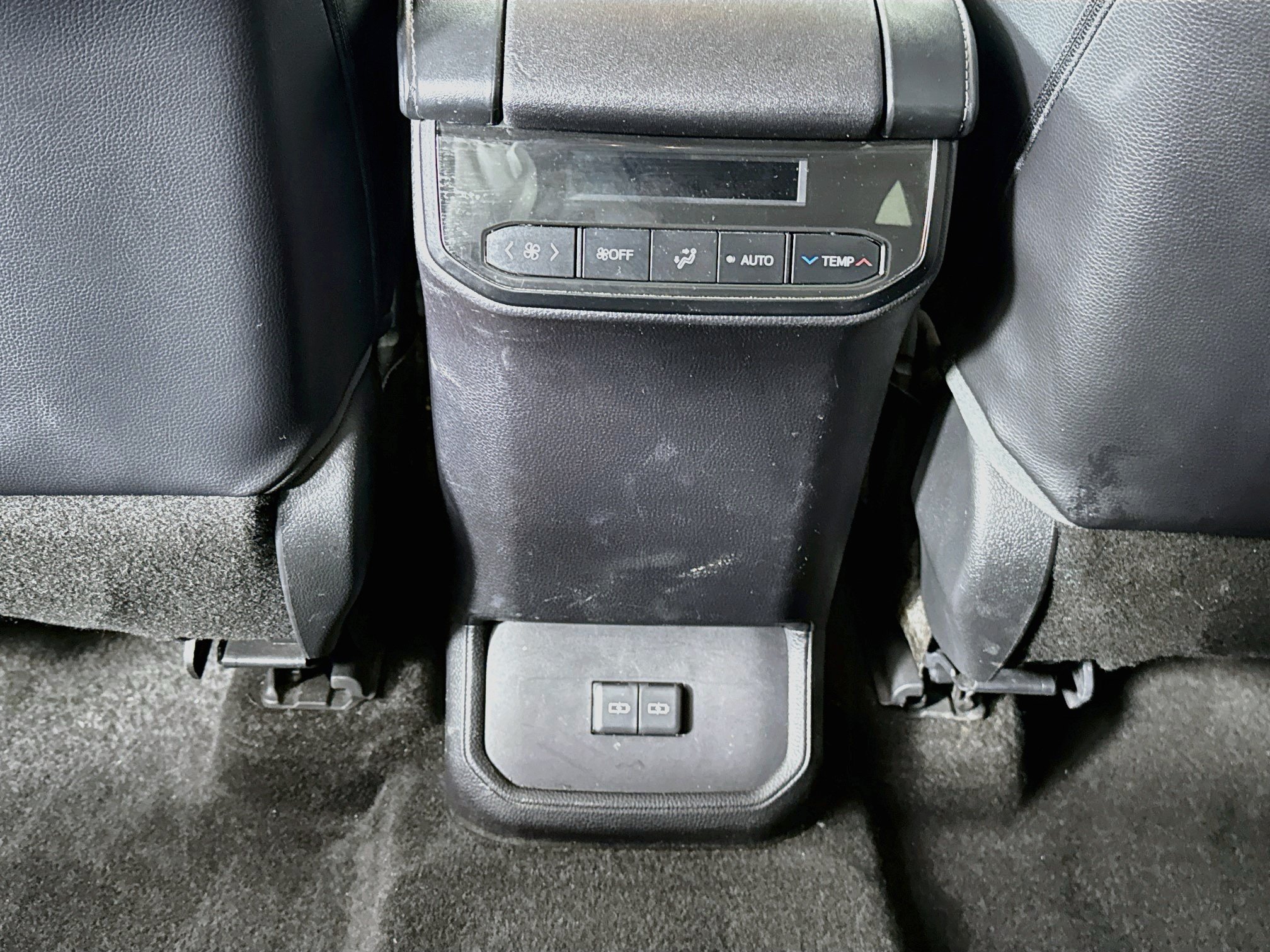 Used 2023 Toyota Highlander XLE AWD/4WD image 26