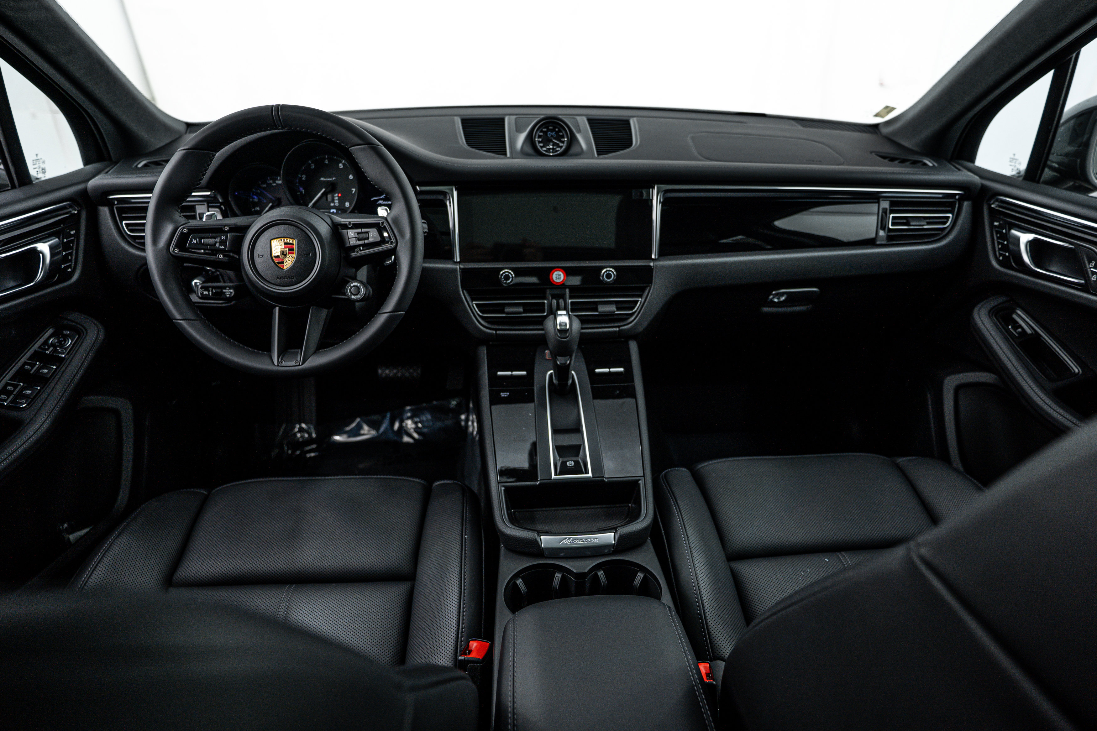 Certified 2026 Porsche Macan Turbo image 12