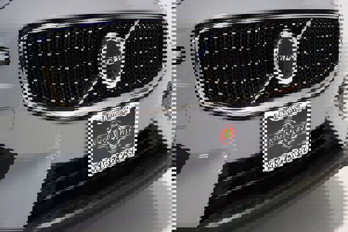 Used 2025 Volvo V60 B5 Cross Country Plus image 22