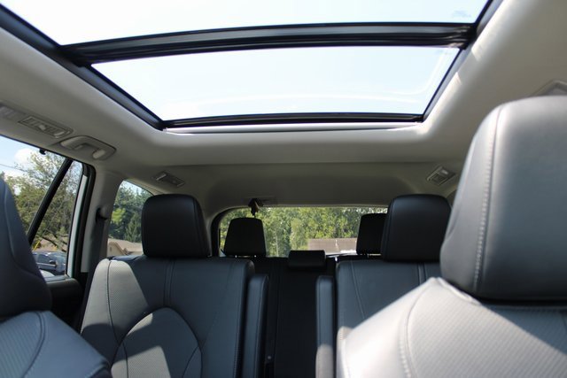 Used 2025 Toyota Grand Highlander AWD image 16