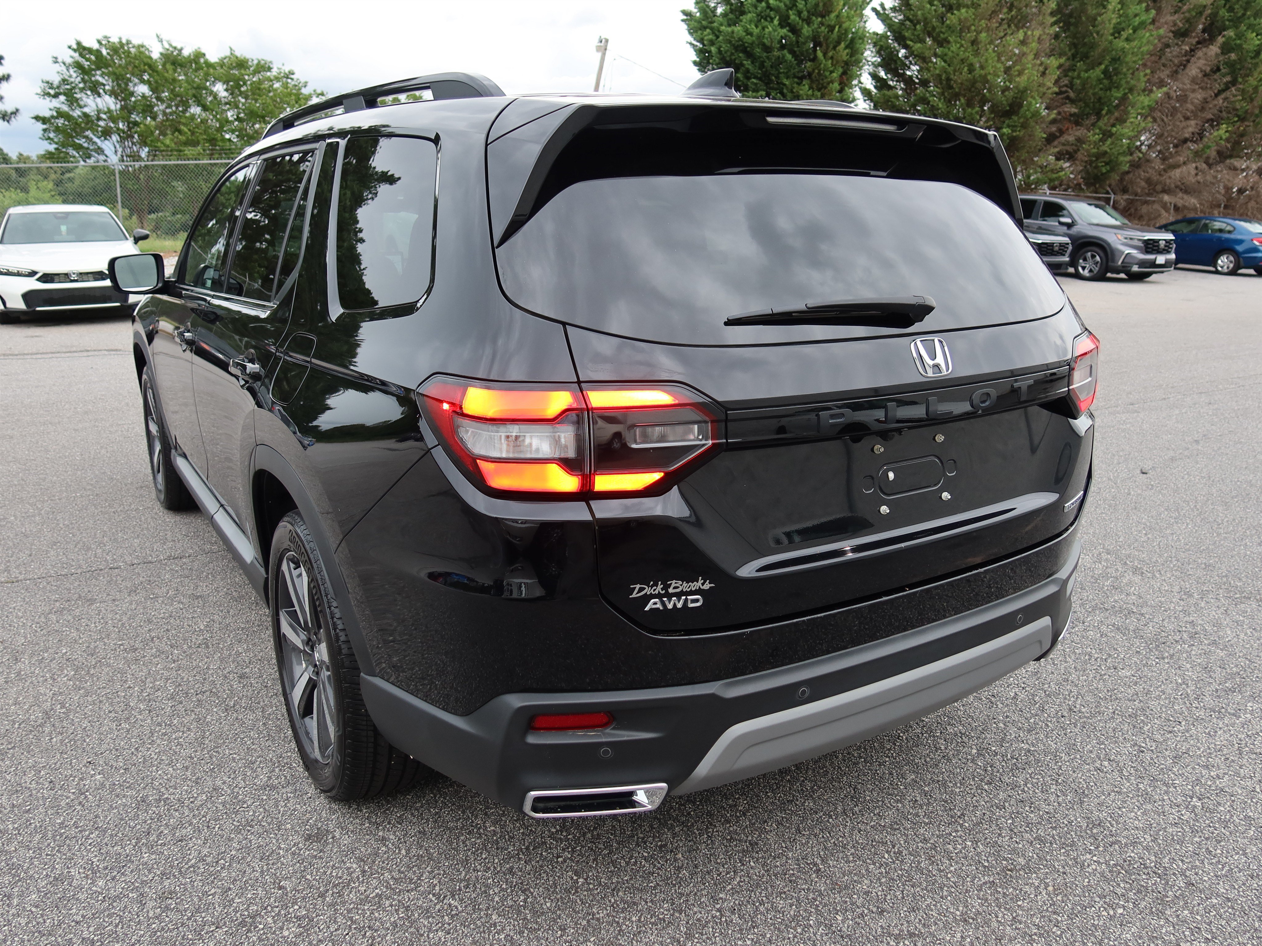Used 2023 Honda Pilot Touring image 7