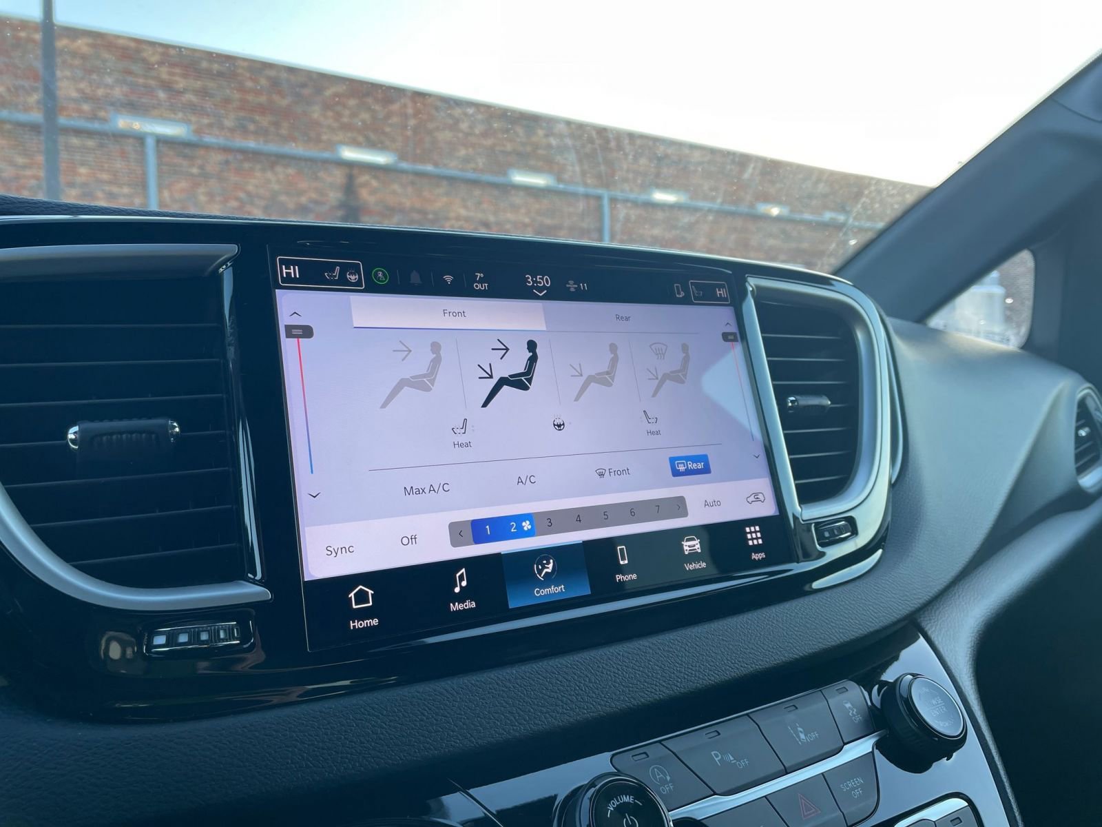 Used 2025 Chrysler Pacifica Select image 20