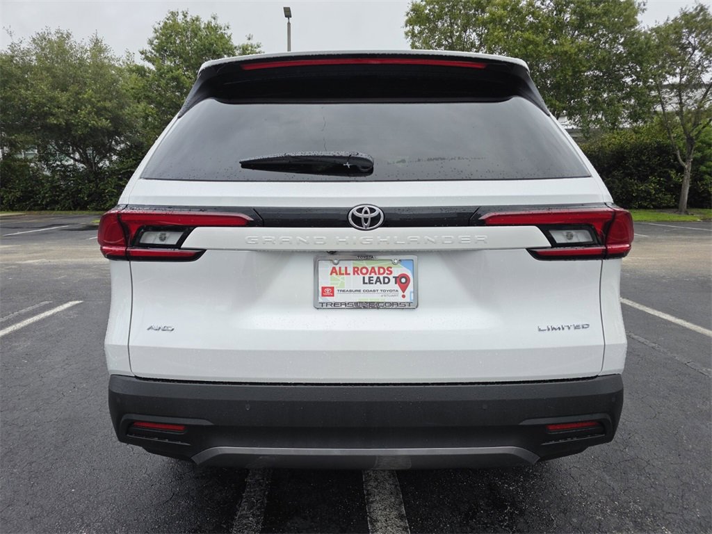 New 2026 Toyota Grand Highlander Limited image 10