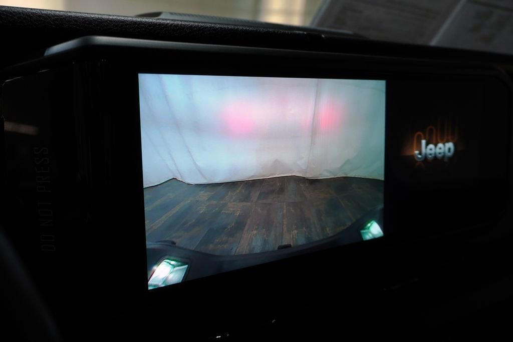 Used 2025 Jeep Gladiator Sport image 23