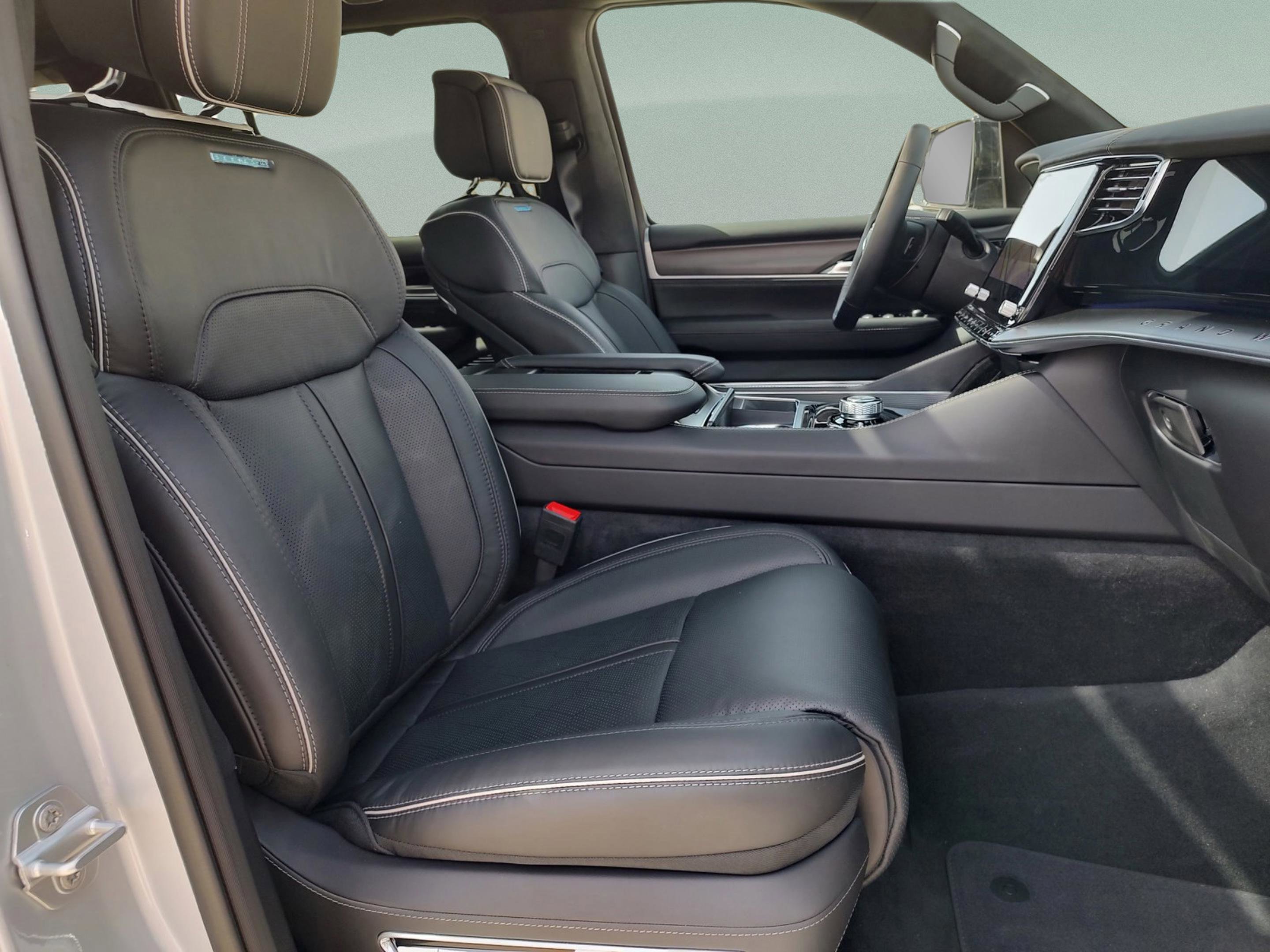 New 2025 Jeep Grand Wagoneer Series II Obsidian w/ Quick Order Packagew 28T image 30