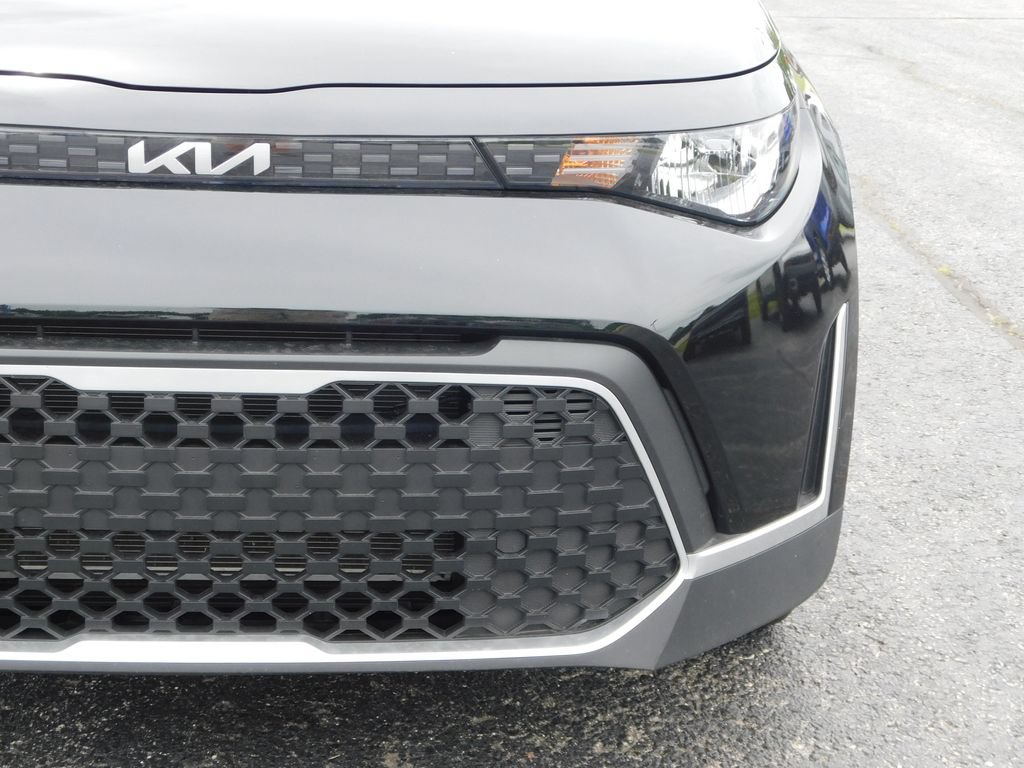Used 2025 Kia Soul LX w/ LX Technology Package FWD image 9
