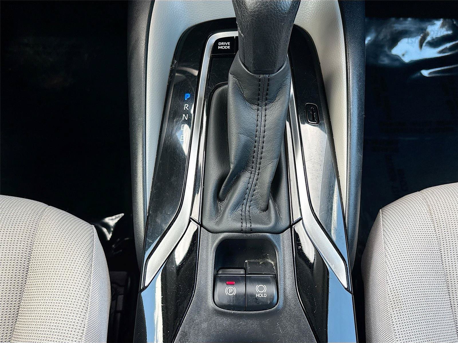 Used 2022 Toyota Corolla LE FWD image 16