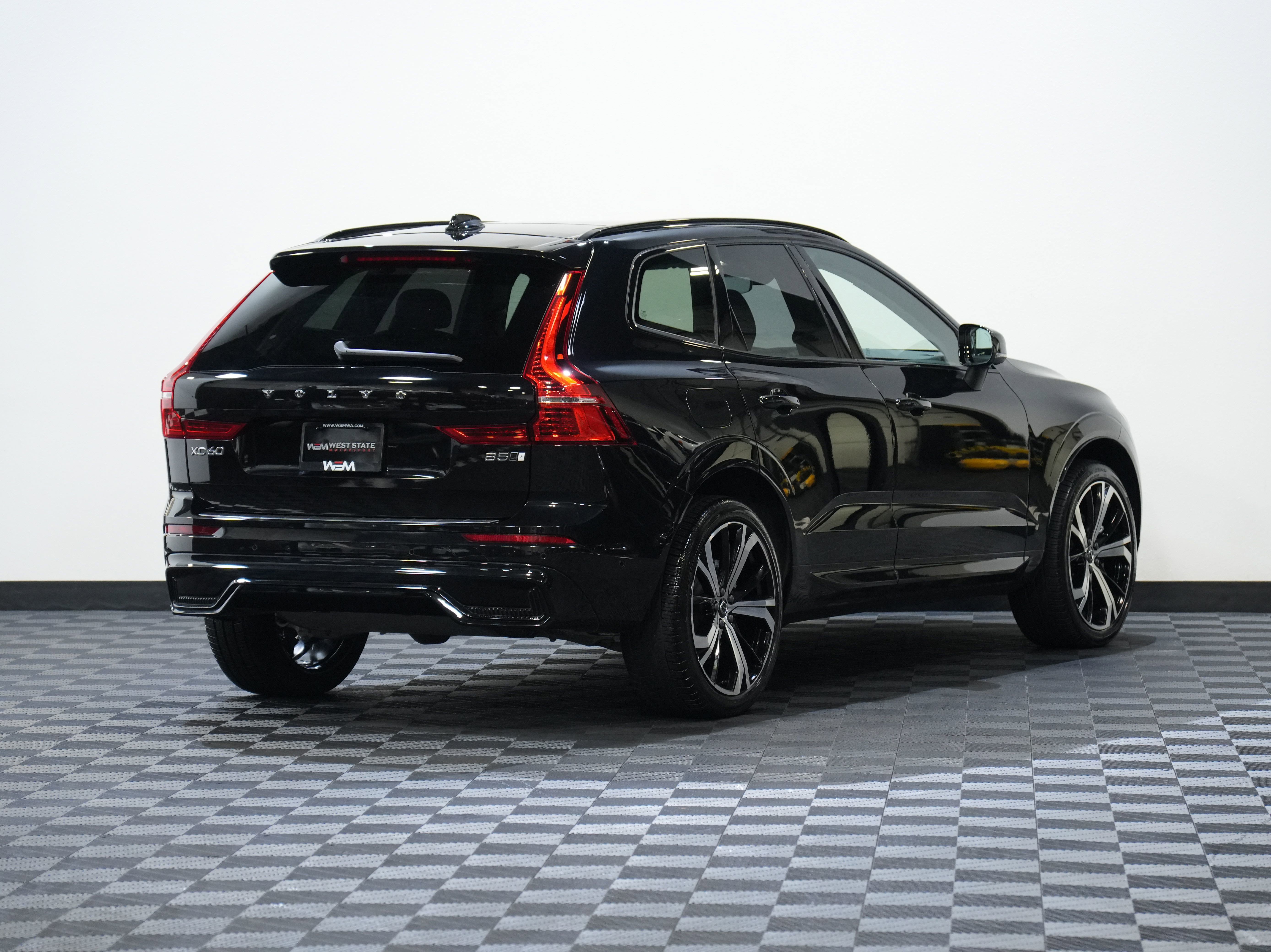 Used 2024 Volvo XC60 B5 Ultimate w/ Protection Package Premier image 6