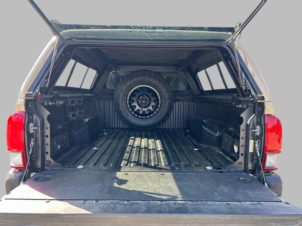 Used 2018 Toyota Tacoma TRD Sport AWD/4WD image 11