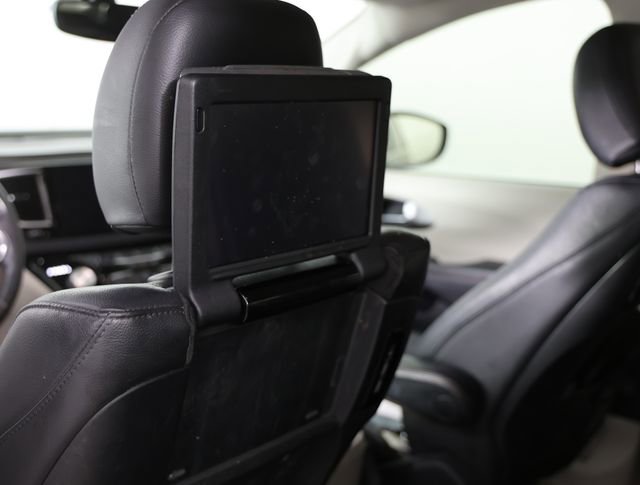 Used 2020 Chrysler Pacifica Touring-L Plus image 2