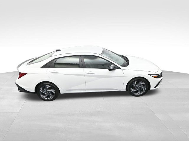 Certified 2025 Hyundai Elantra SEL FWD image 30