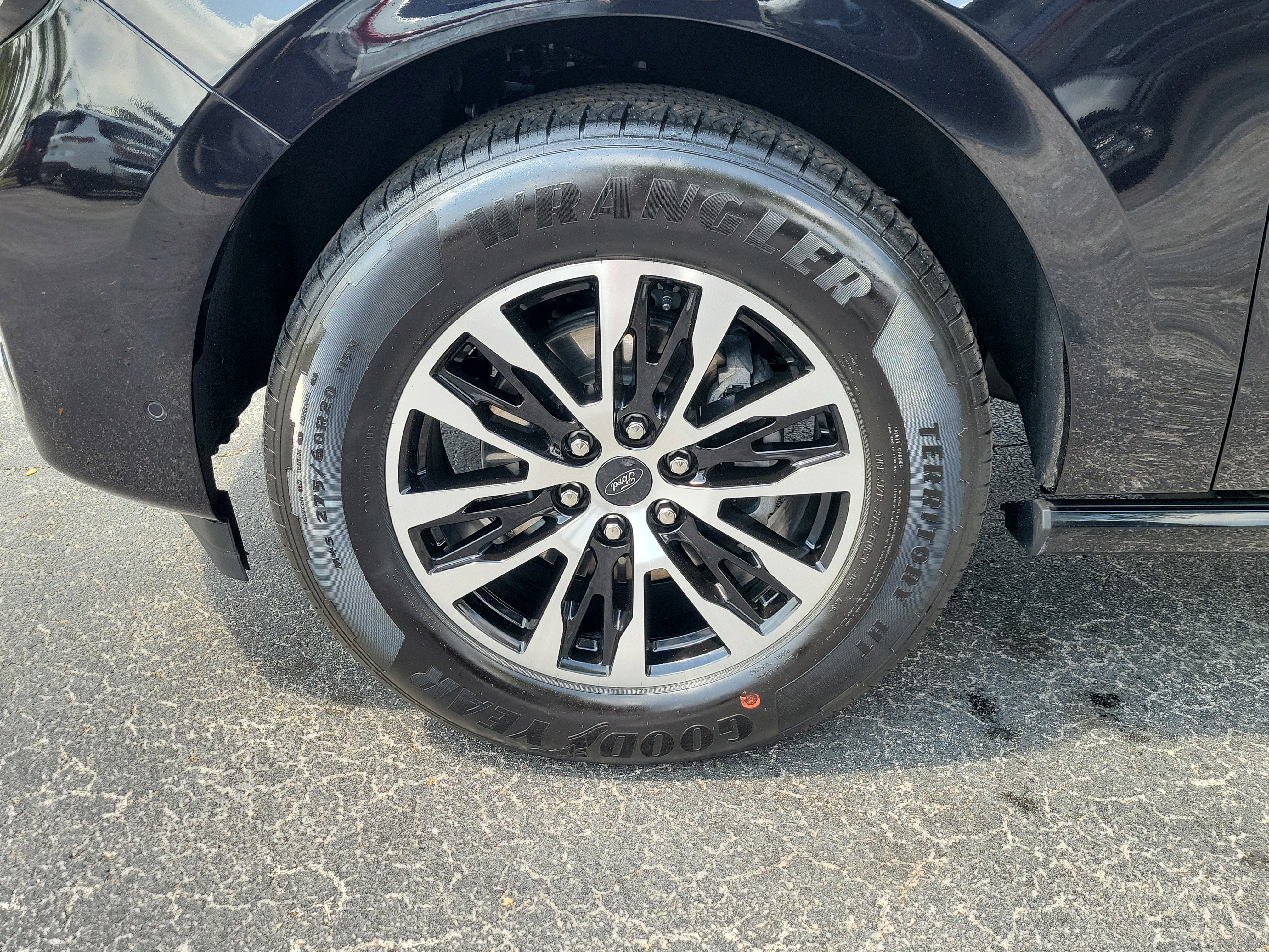 Certified 2025 Ford Expedition Platinum AWD/4WD image 5
