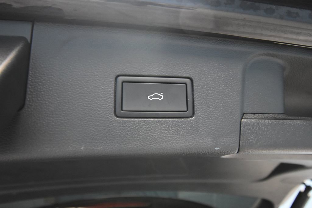 Used 2024 Volkswagen Atlas SE w/ Black Wheel Package image 30