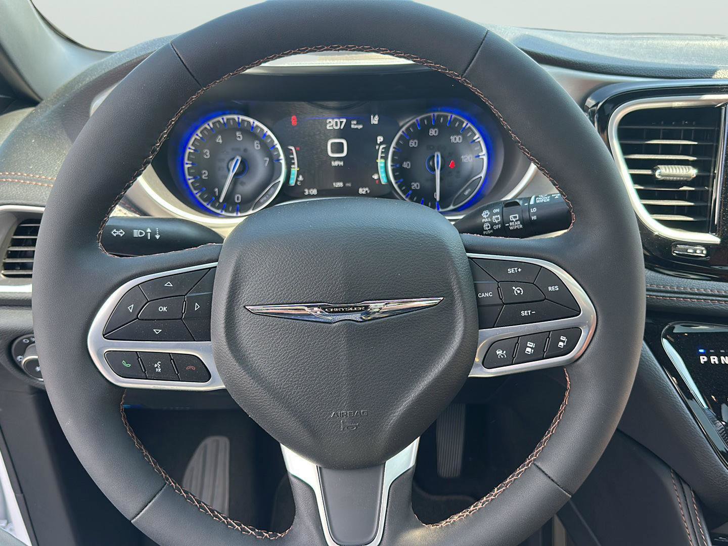 Used 2026 Chrysler Pacifica Pinnacle w/ Trailer Tow Group FWD image 19