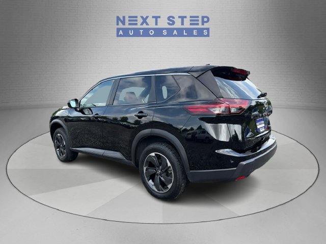 Used 2024 Nissan Rogue SV AWD/4WD image 5