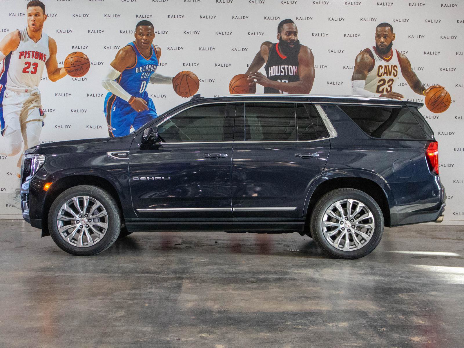 Used 2023 GMC Yukon Denali w/ Denali Reserve Package image 19