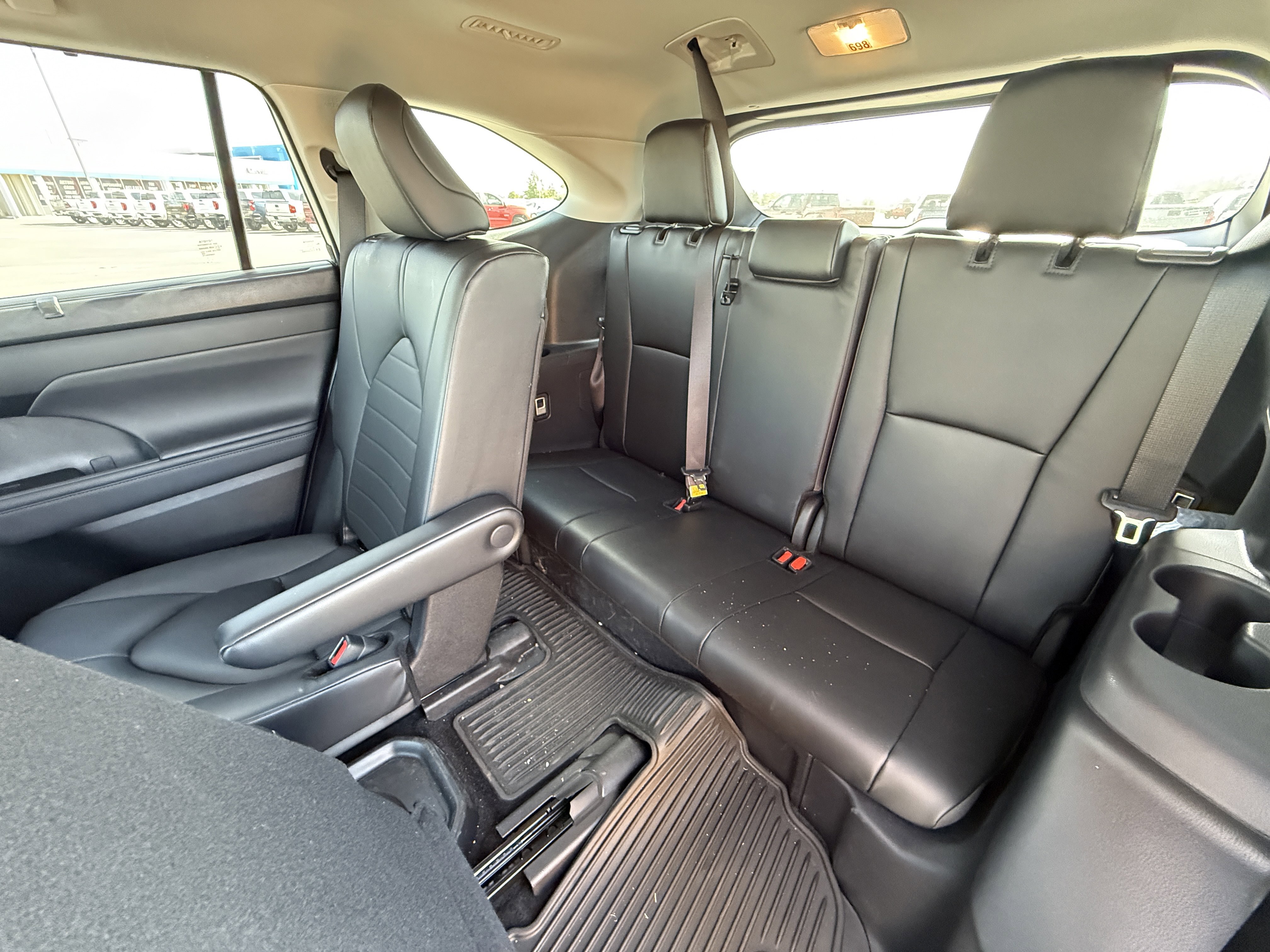 Used 2024 Toyota Highlander XLE image 14