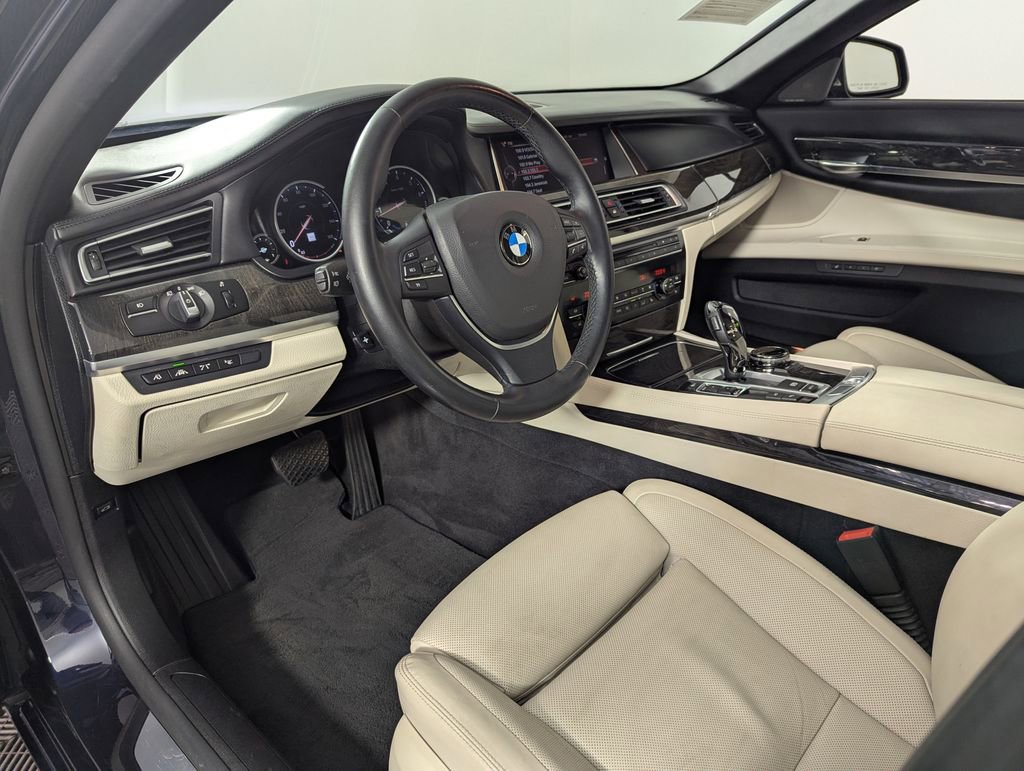 Used 2015 BMW 750Li RWD image 32