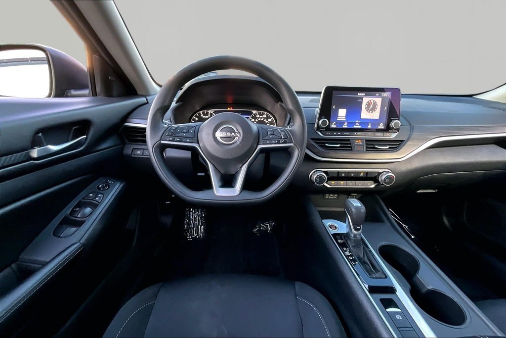 Used 2025 Nissan Altima 2.5 SV AWD/4WD image 8