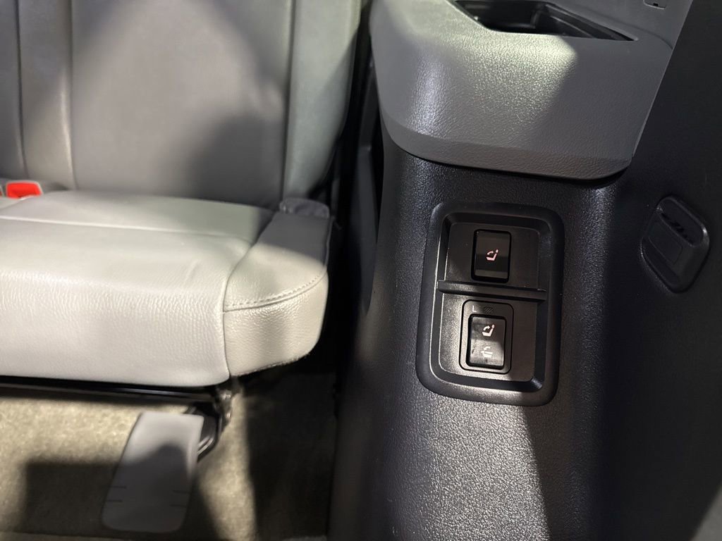 Used 2011 Toyota Sequoia Limited AWD/4WD image 40