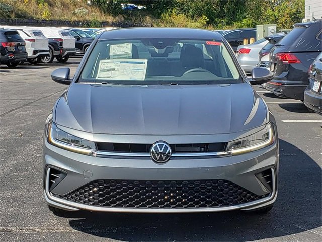 New 2025 Volkswagen Jetta SE image 5