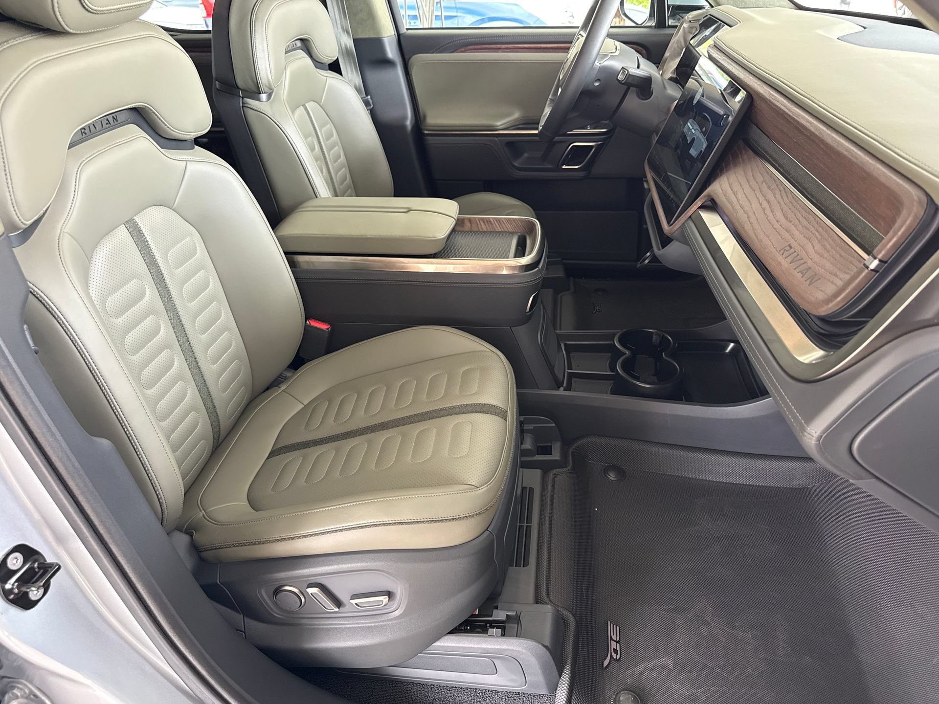 Used 2022 Rivian R1T Launch Edition AWD/4WD image 20