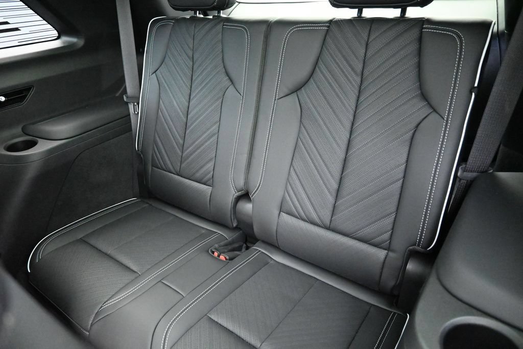 Certified 2026 Cadillac Vistiq Platinum w/ LPO, Floor Liner Package AWD/4WD image 26