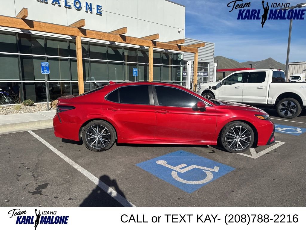 Used 2023 Toyota Camry SE AWD/4WD image 4