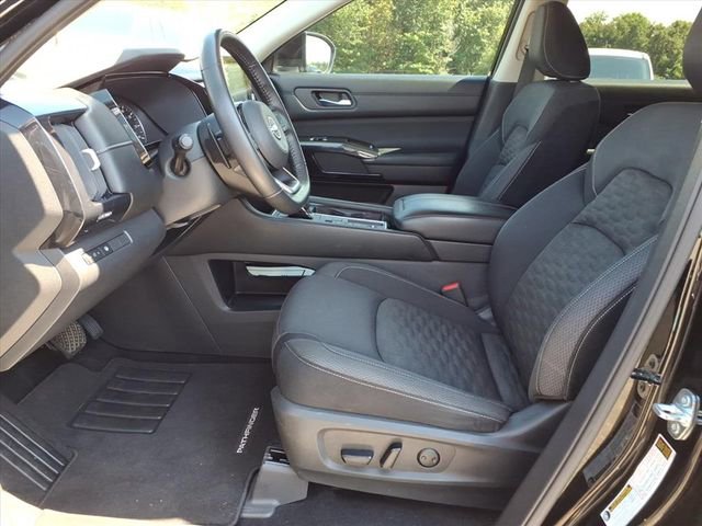 Used 2022 Nissan Pathfinder SV image 12