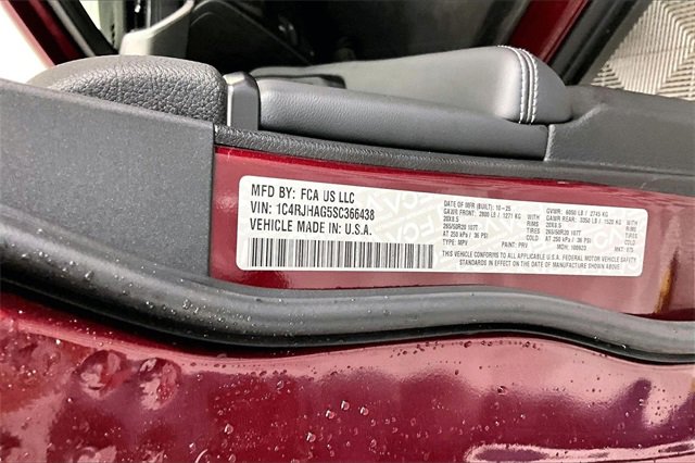 New 2025 Jeep Grand Cherokee Laredo image 9