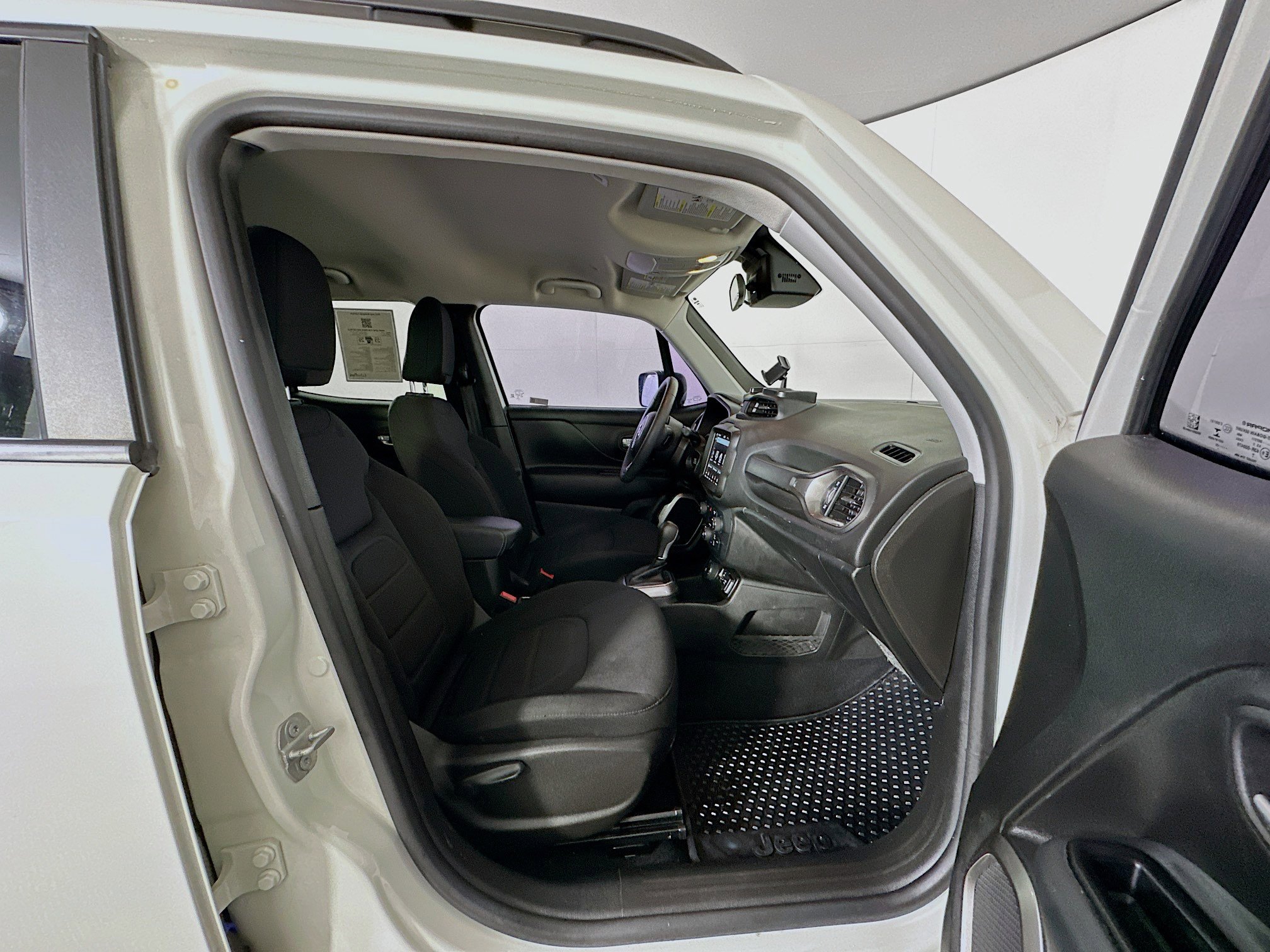 Used 2022 Jeep Renegade Latitude AWD/4WD image 30