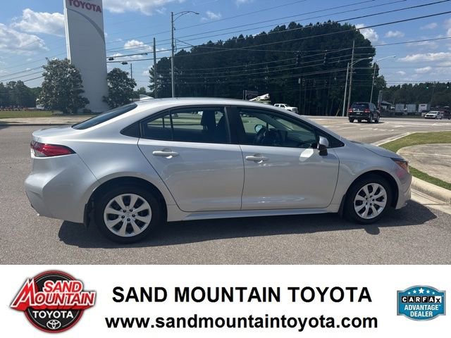 Used 2025 Toyota Corolla LE FWD image 2