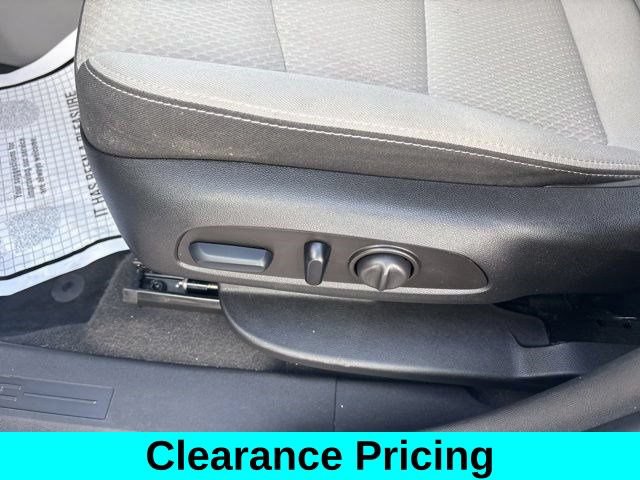 Used 2023 GMC Terrain SLE w/ Driver Convenience Package AWD/4WD image 12